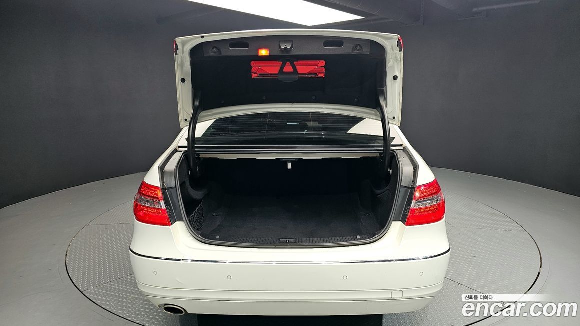 Mercedes-Benz E-Class 2010