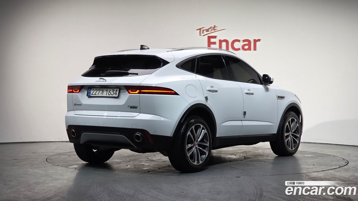 Jaguar E-PACE 2020