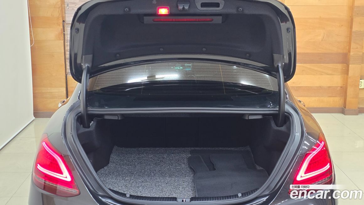 Mercedes-Benz C-Class 2020