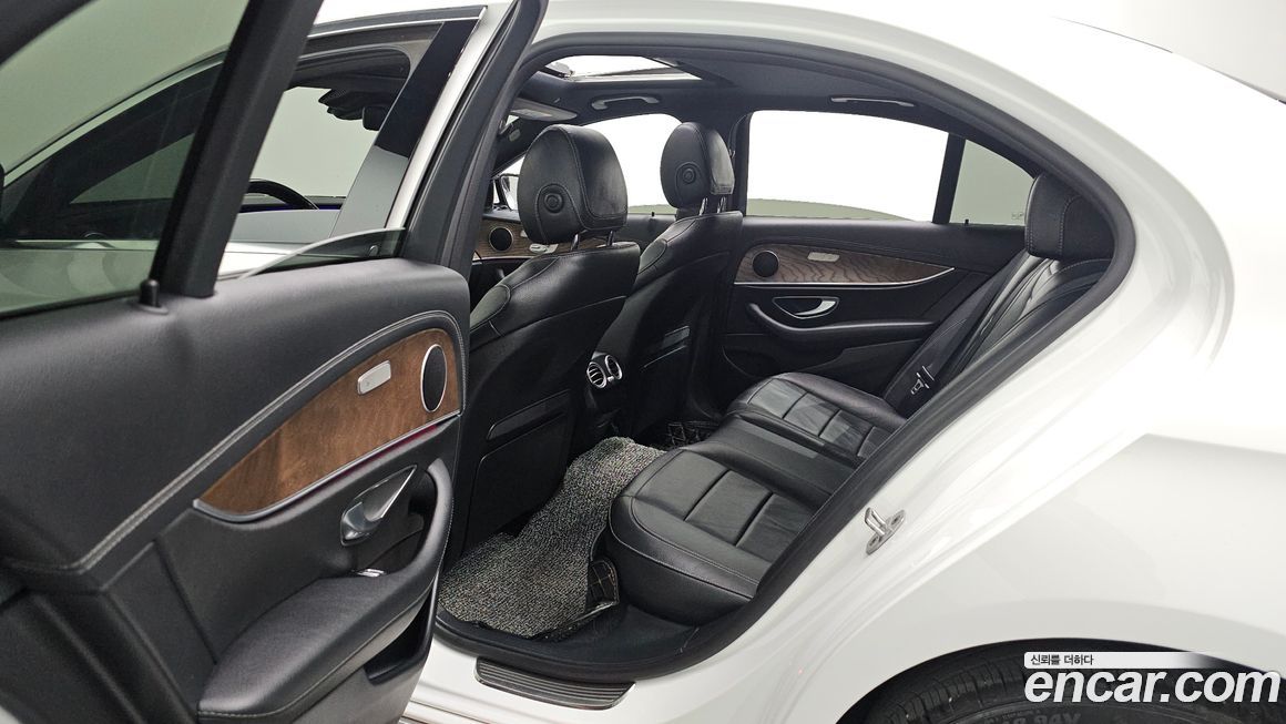 Mercedes-Benz E-Class 2021