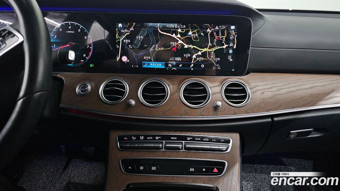 Mercedes-Benz E-Class 2021