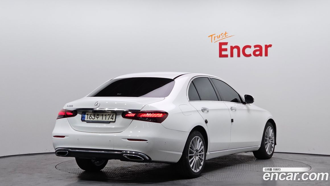 Mercedes-Benz E-Class 2021