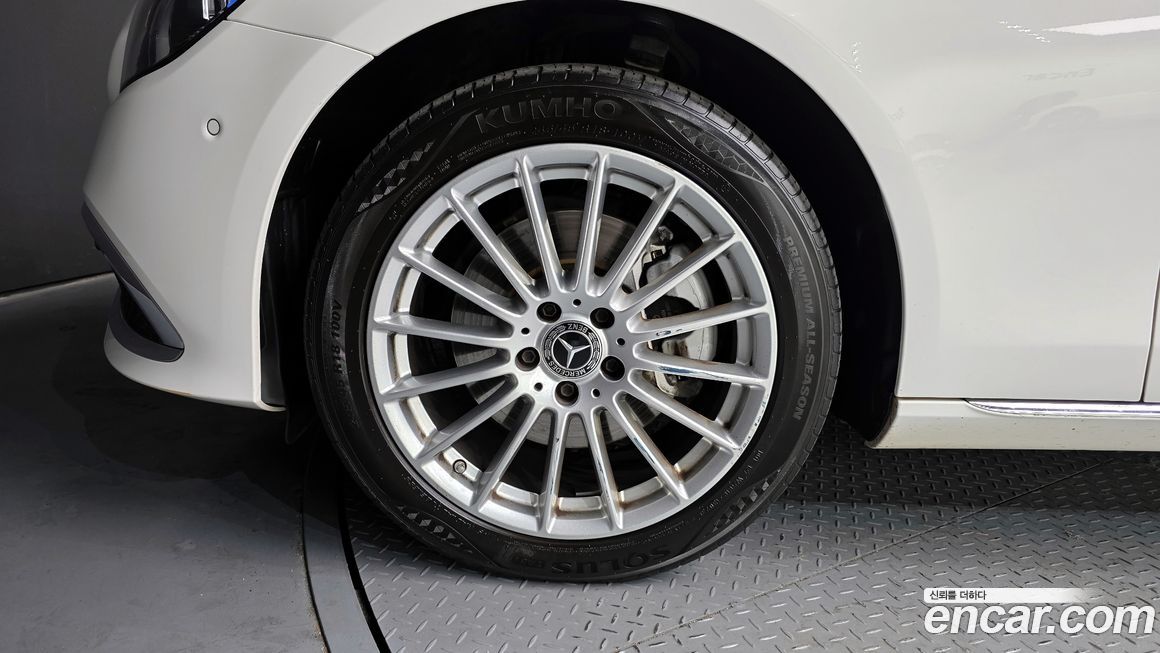 Mercedes-Benz E-Class 2022