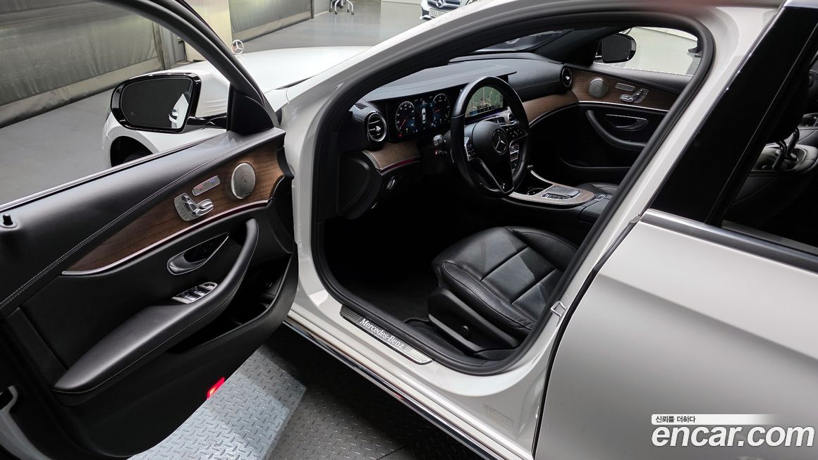 Mercedes-Benz E-Class 2022