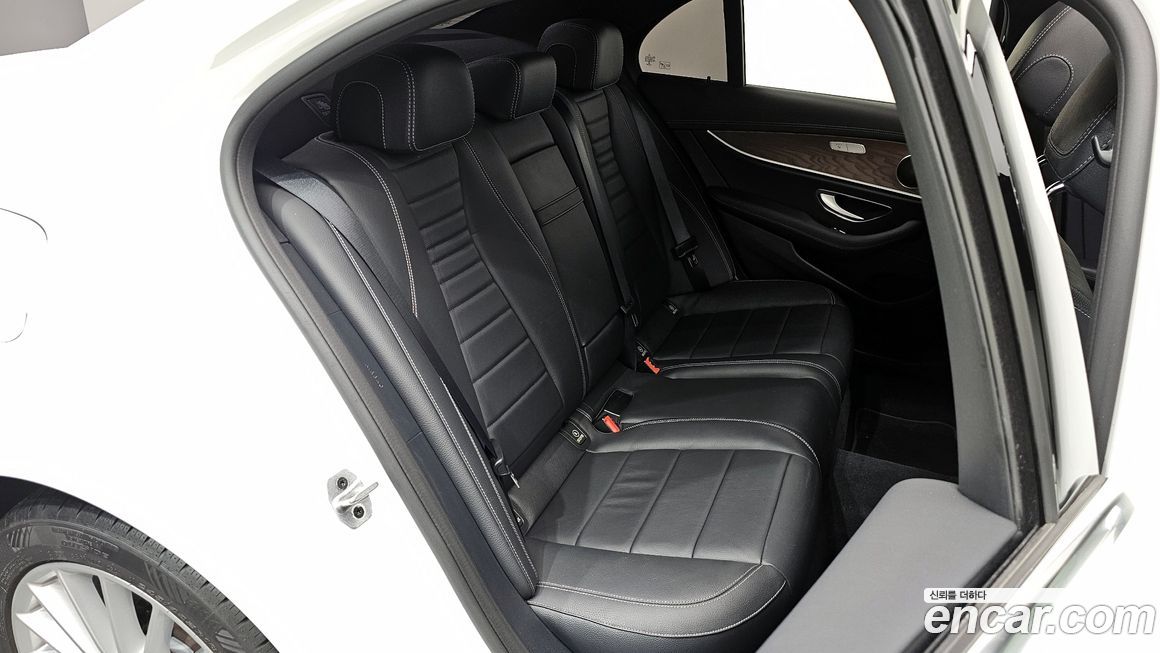 Mercedes-Benz E-Class 2022