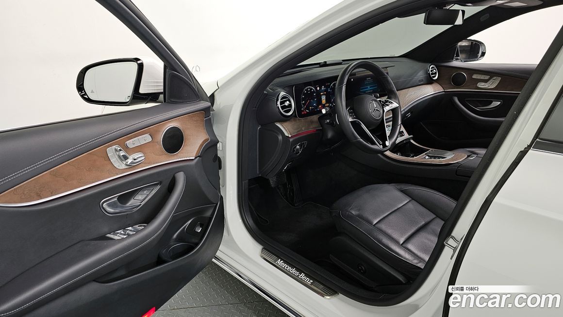 Mercedes-Benz E-Class 2022