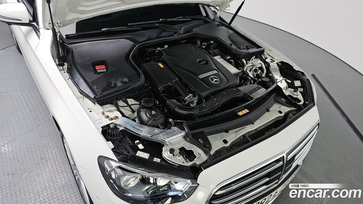 Mercedes-Benz E-Class 2022
