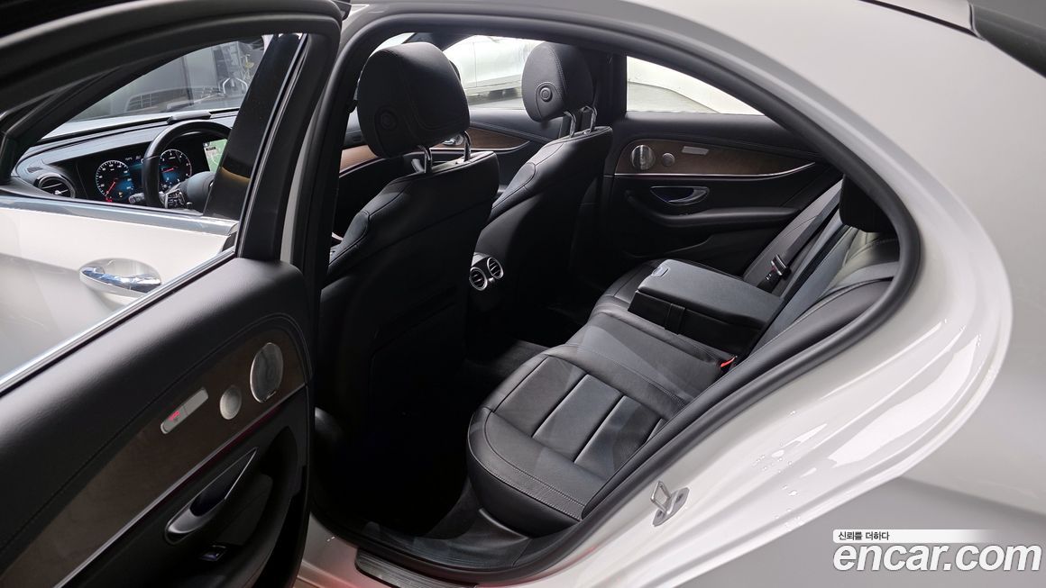 Mercedes-Benz E-Class 2022