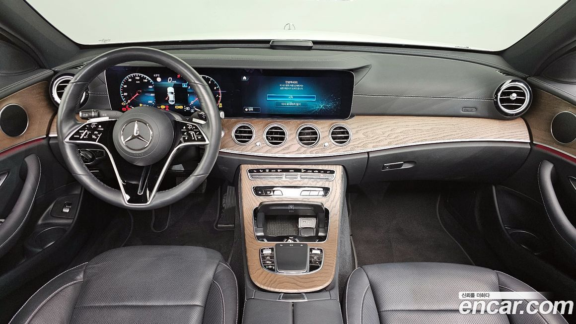 Mercedes-Benz E-Class 2022