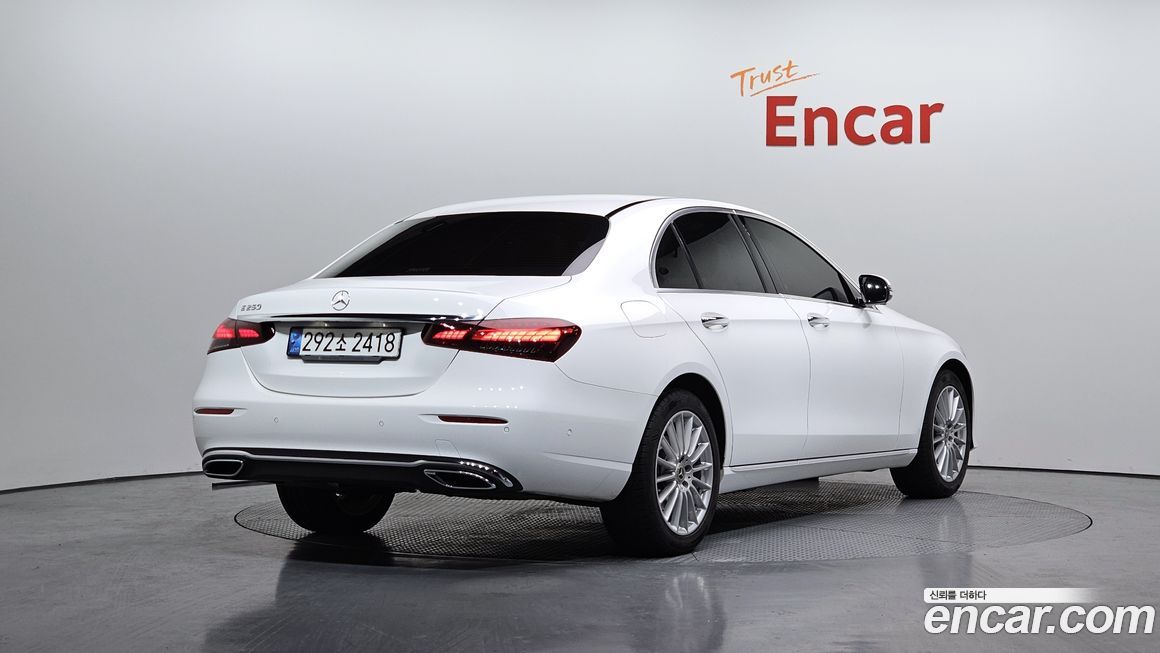 Mercedes-Benz E-Class 2022