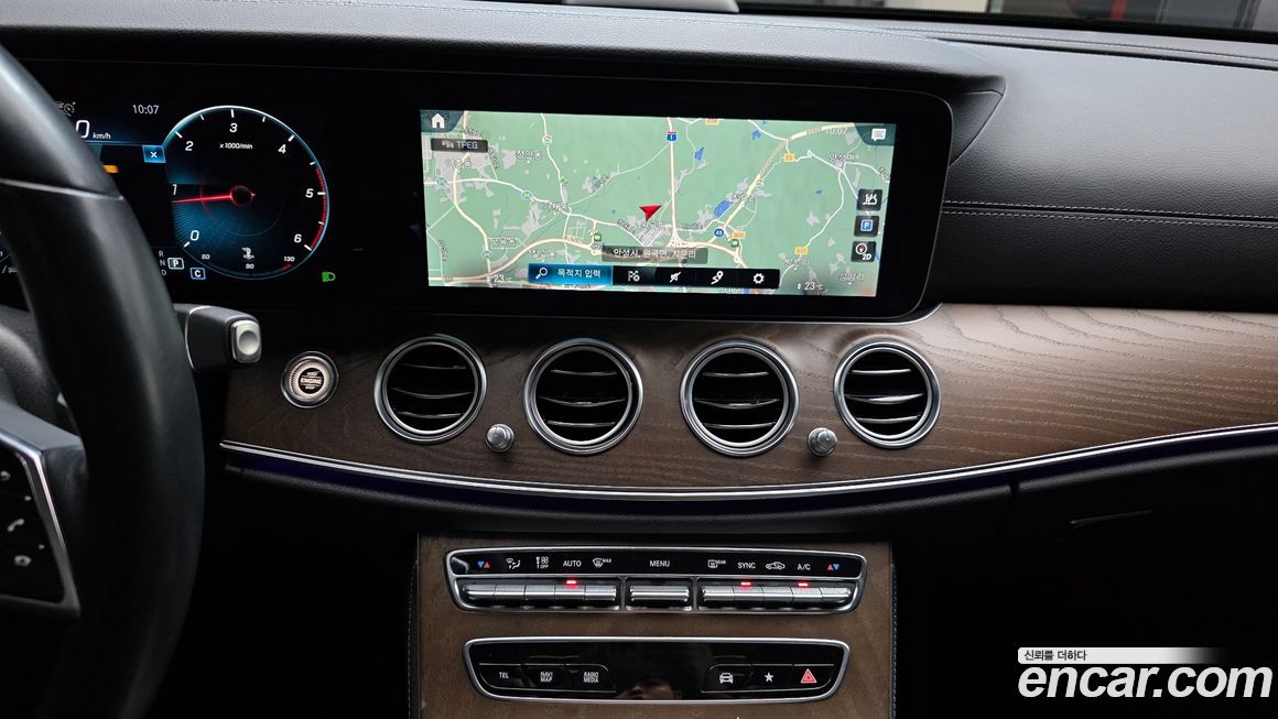 Mercedes-Benz E-Class 2022