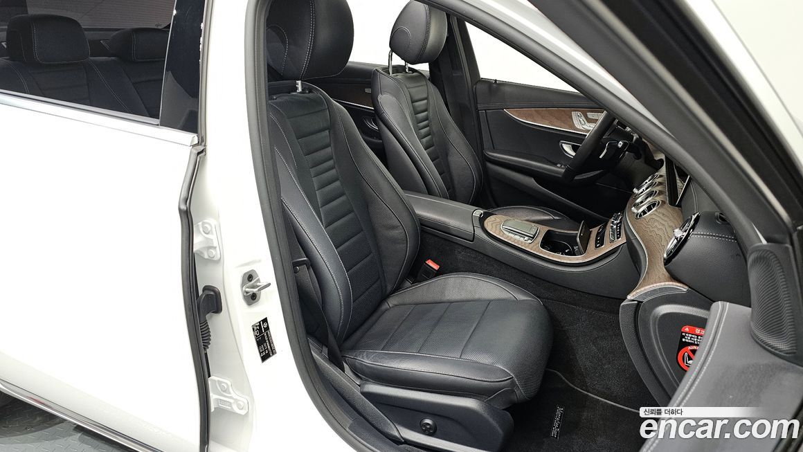 Mercedes-Benz E-Class 2022