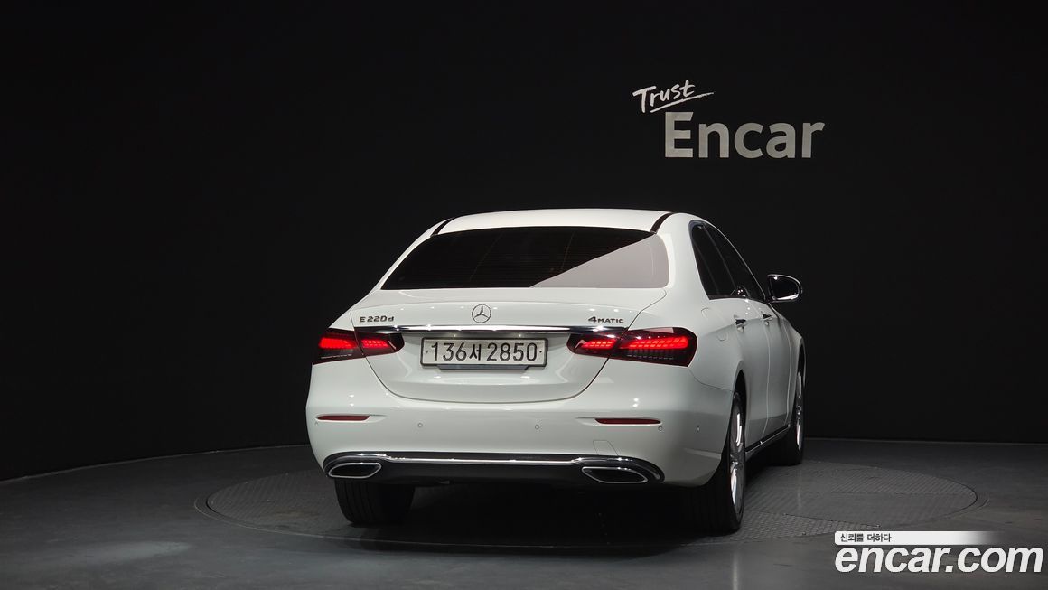 Mercedes-Benz E-Class 2022