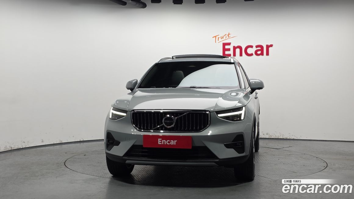 Volvo XC40 2025