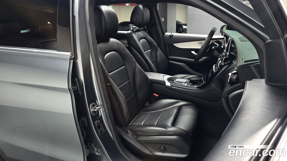 Mercedes-Benz GLC-Class 2021