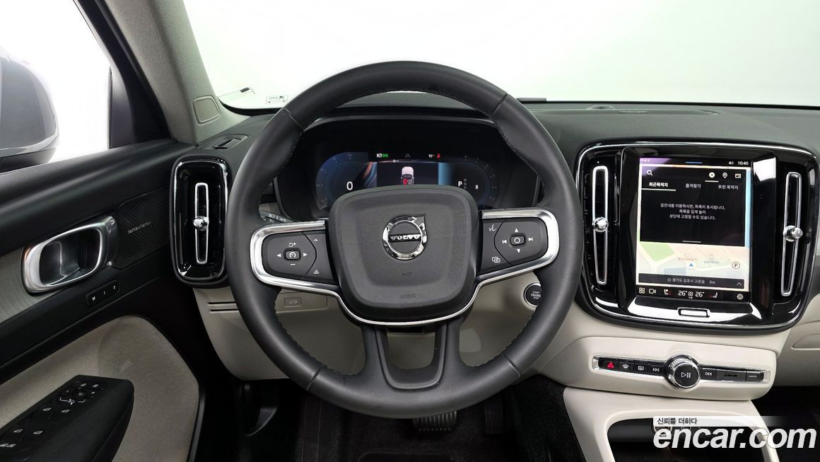 Volvo XC40 2025