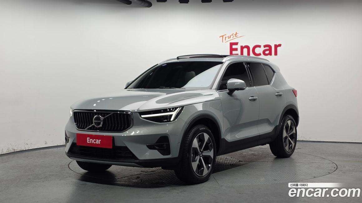 Volvo XC40 2025