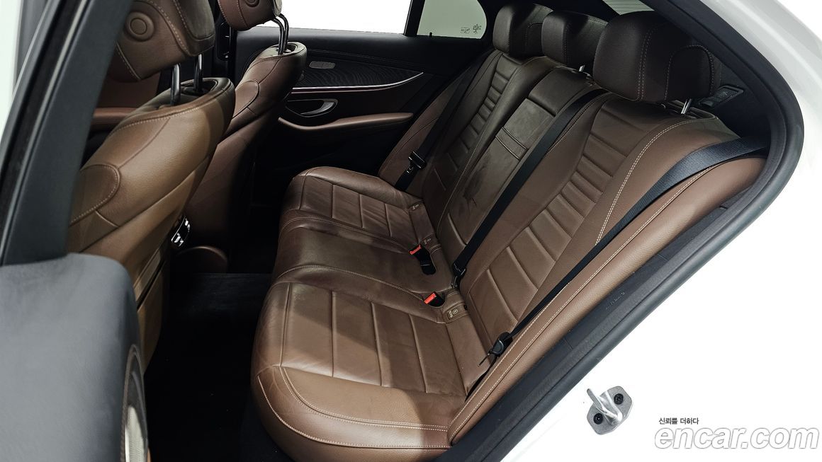 Mercedes-Benz E-Class 2022