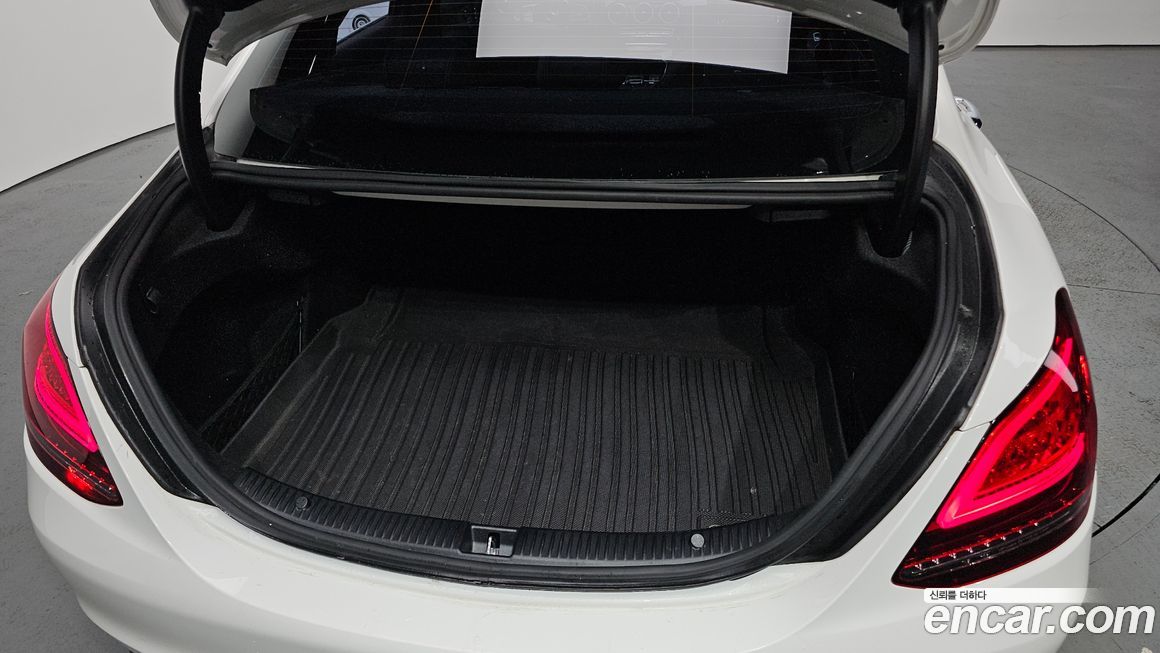 Mercedes-Benz C-Class 2020