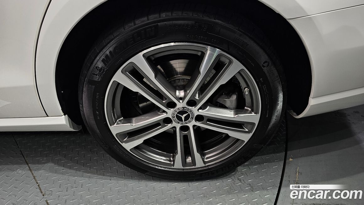 Mercedes-Benz E-Class 2022