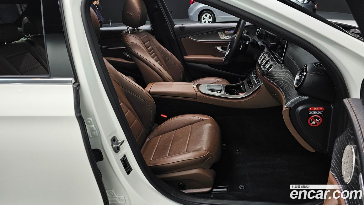 Mercedes-Benz E-Class 2022