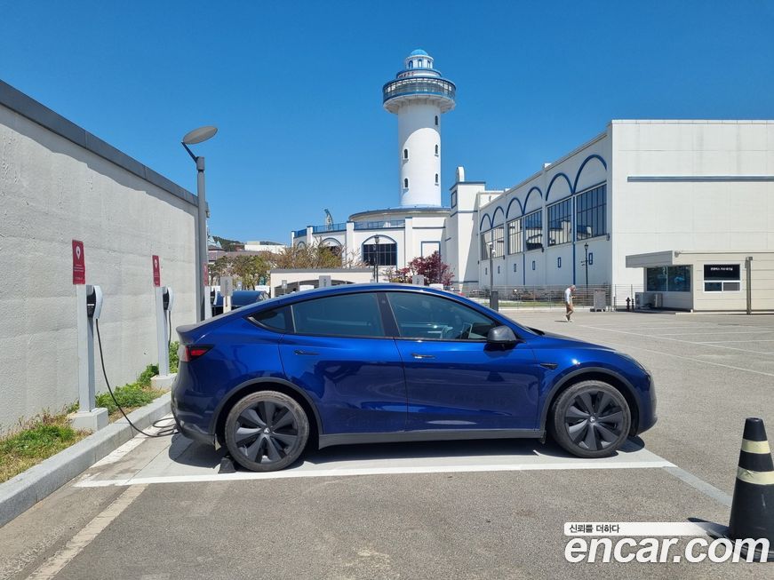 Tesla Model Y 2023
