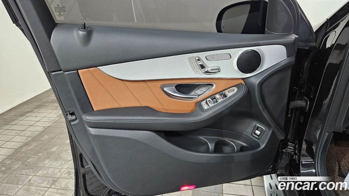 Mercedes-Benz GLC-Class 2021