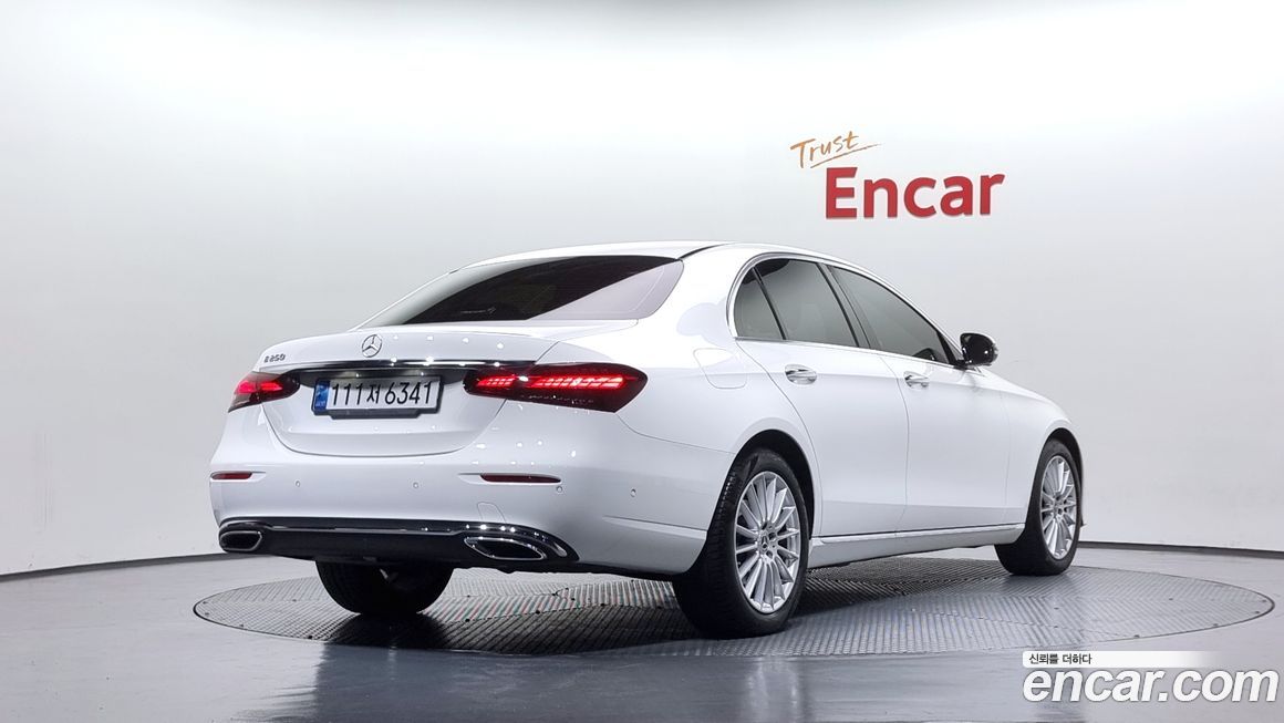 Mercedes-Benz E-Class 2022