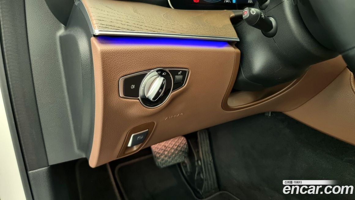 Mercedes-Benz E-Class 2022