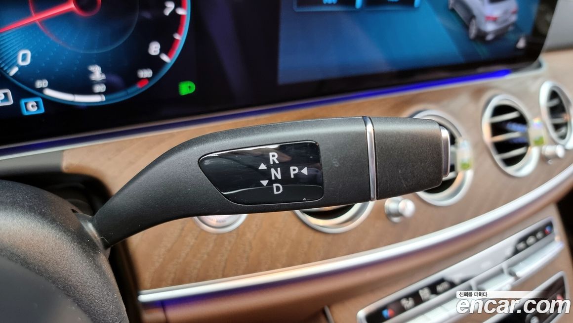 Mercedes-Benz E-Class 2022