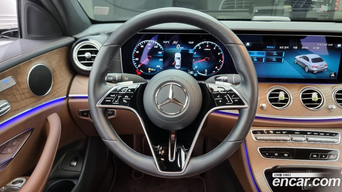 Mercedes-Benz E-Class 2022