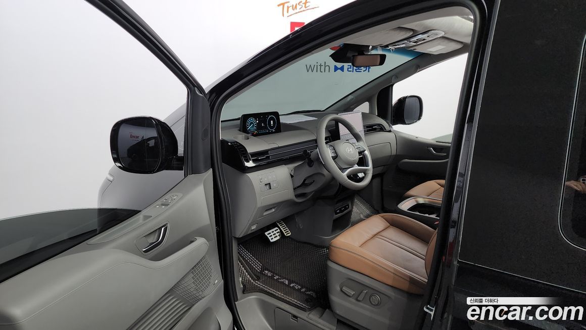 Hyundai Staria 2025