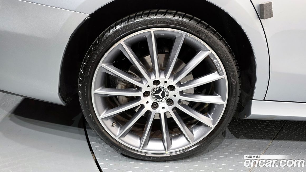 Mercedes-Benz E-Class 2022