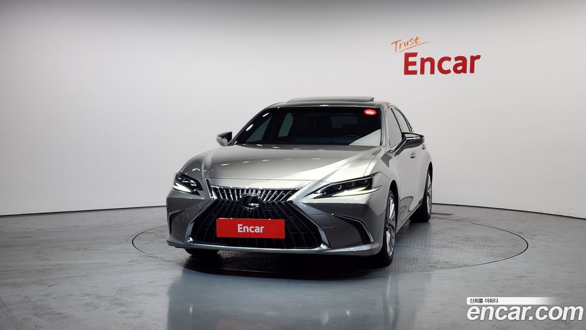 Lexus ES 2025