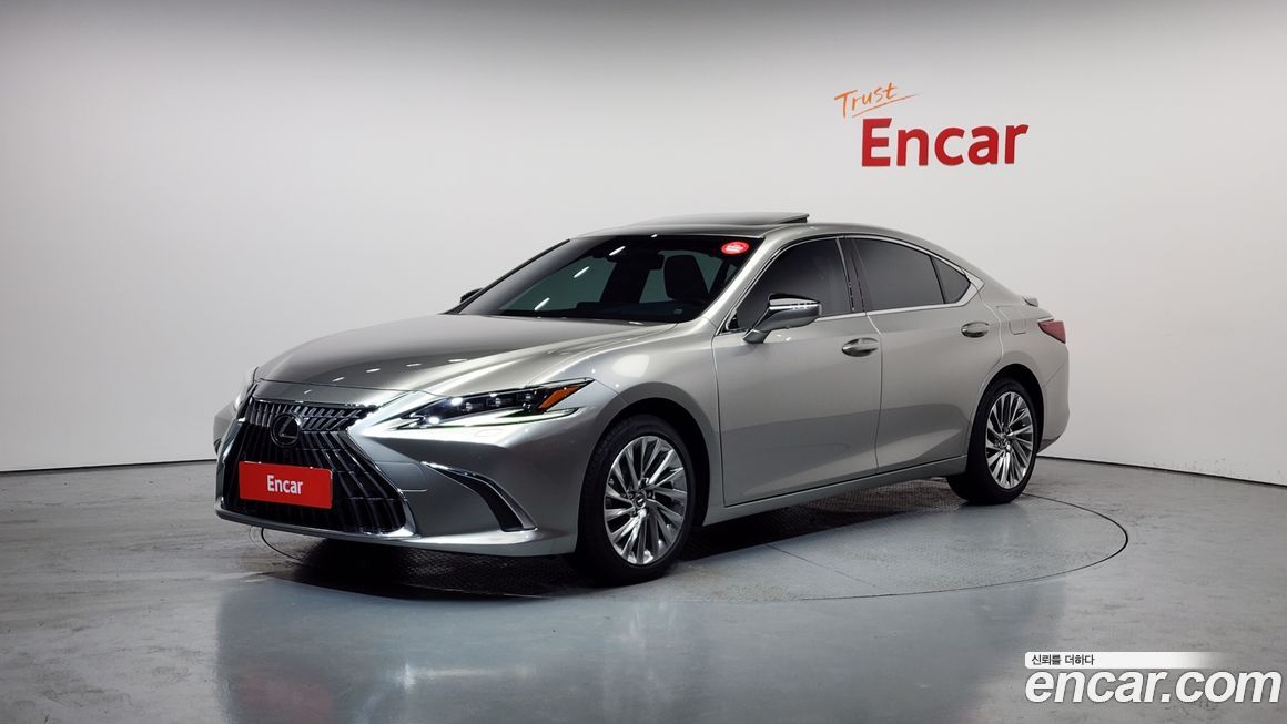 Lexus ES 2025