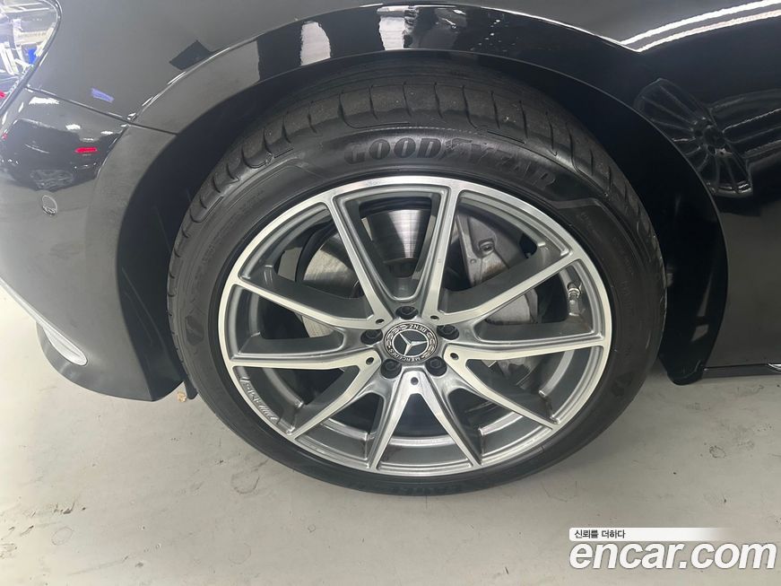 Mercedes-Benz E-Class 2022