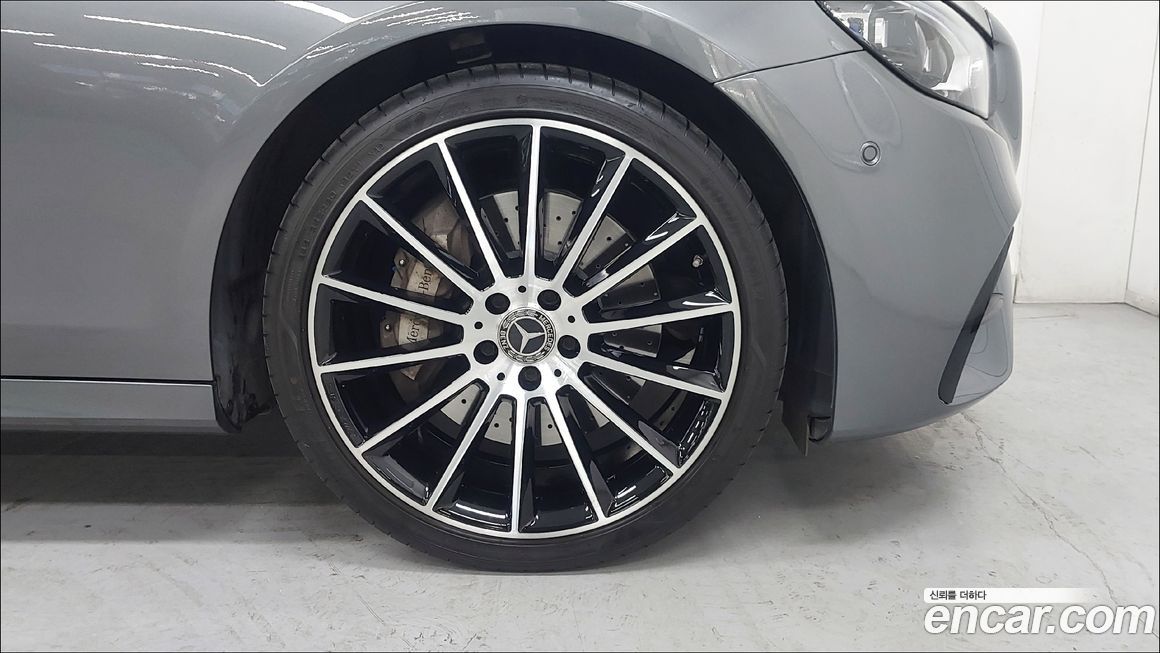 Mercedes-Benz E-Class 2023