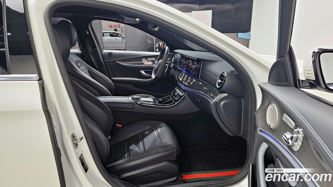 Mercedes-Benz E-Class 2022