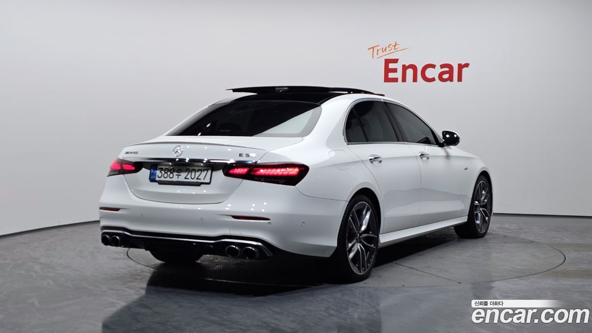 Mercedes-Benz E-Class 2022