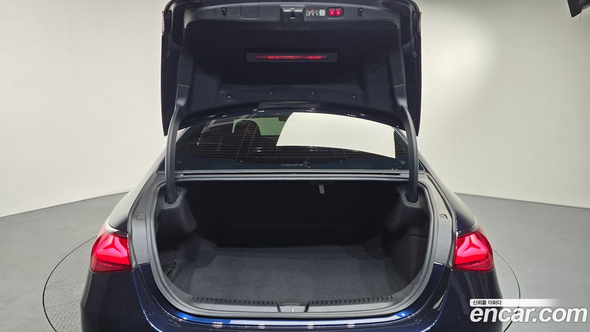 Mercedes-Benz E-Class 2024