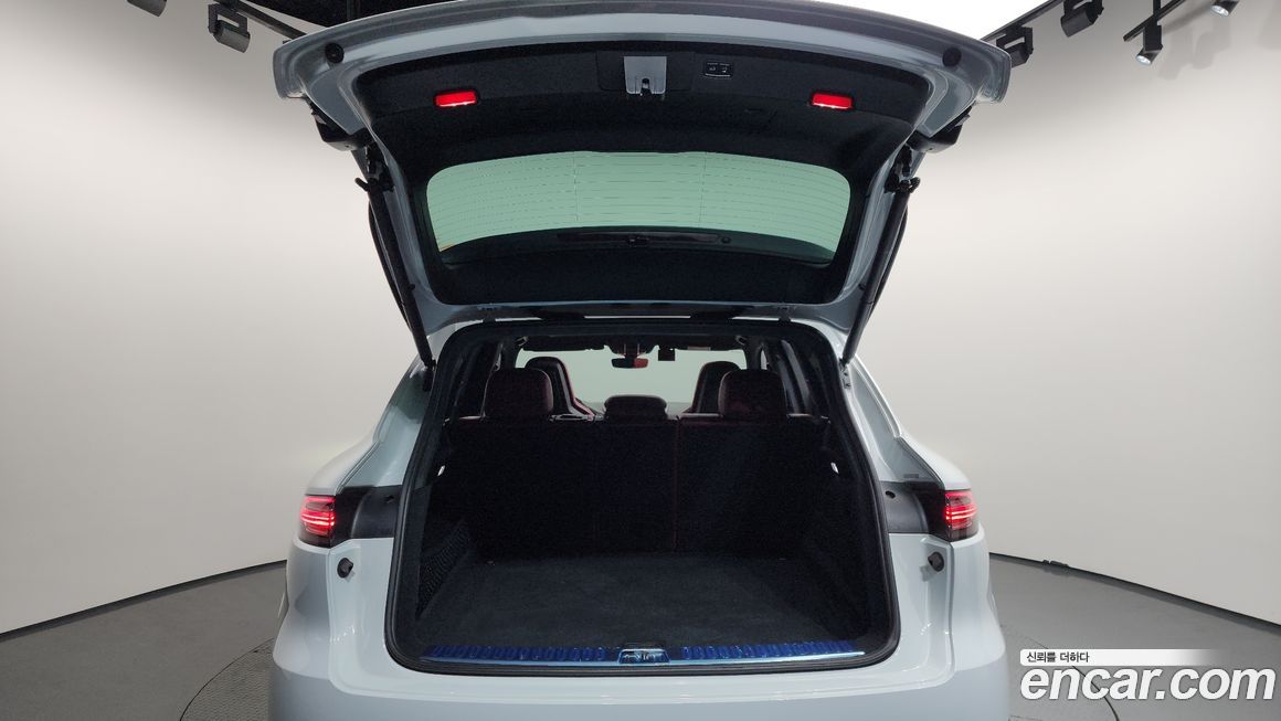 Porsche Cayenne 2021