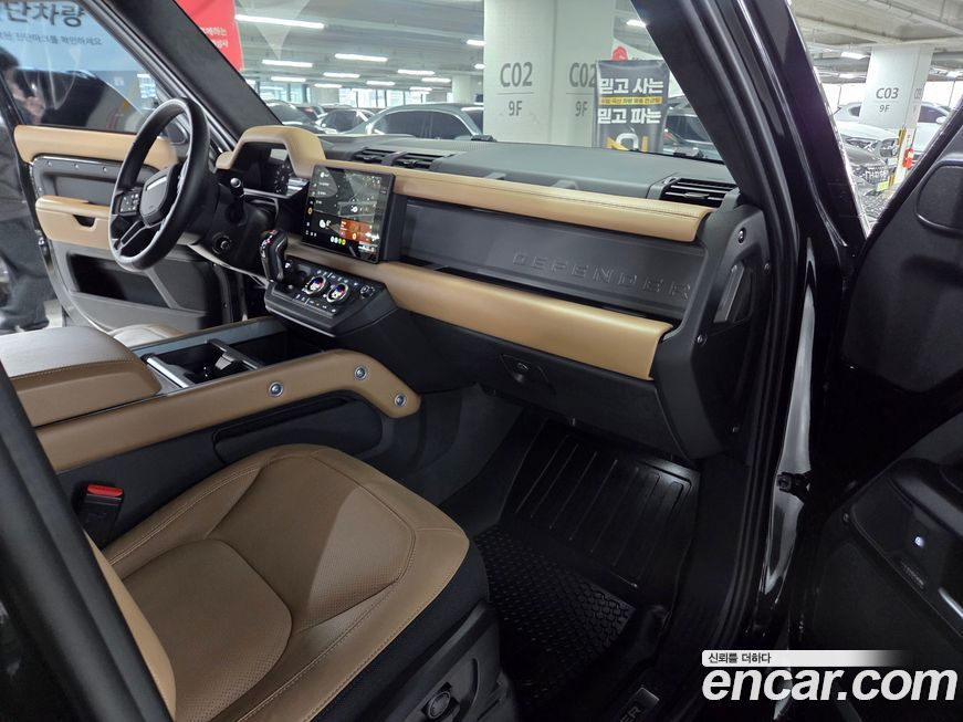 Land Rover Defender 2025