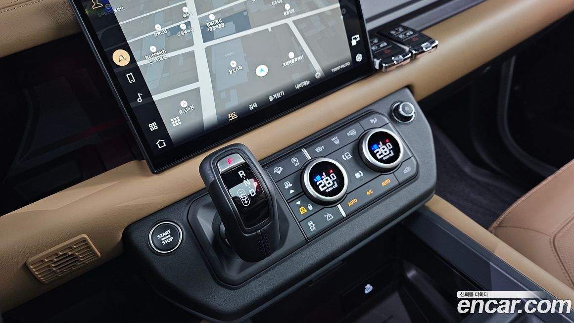 Land Rover Defender 2025