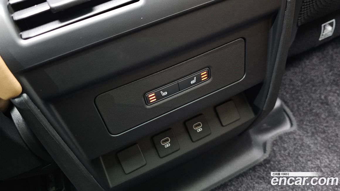 Land Rover Defender 2025