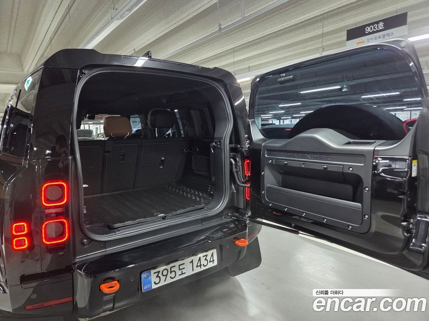 Land Rover Defender 2025