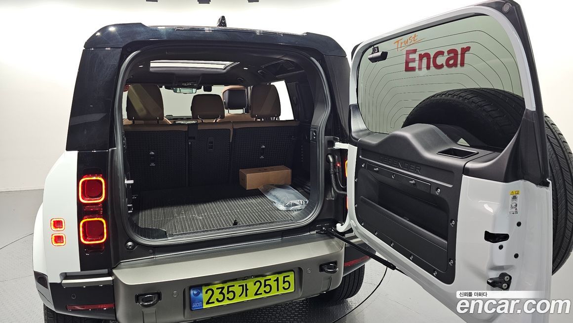 Land Rover Defender 2025