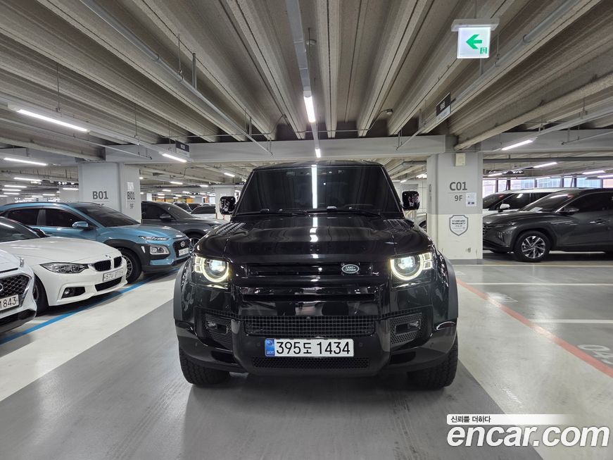 Land Rover Defender 2025