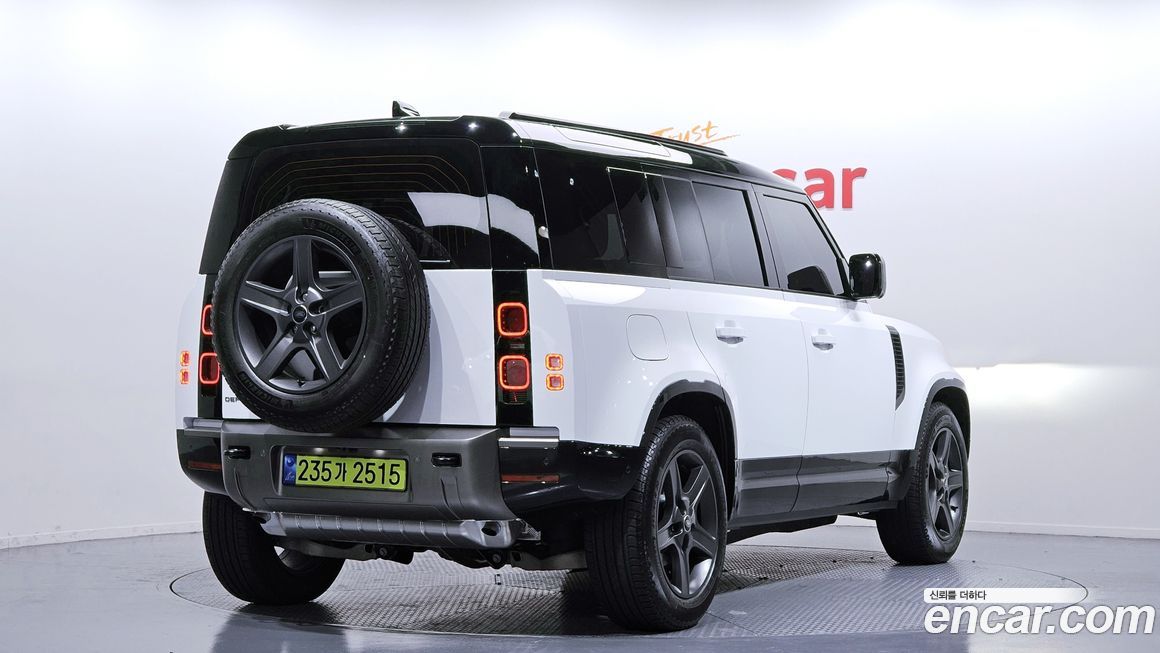 Land Rover Defender 2025