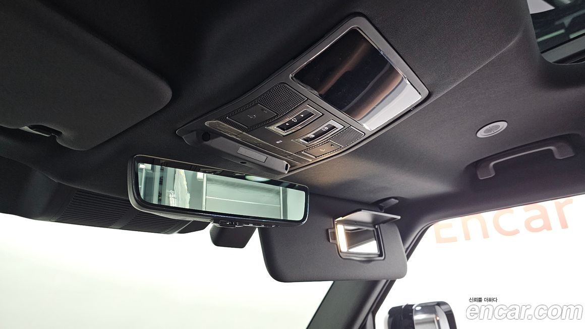 Land Rover Defender 2025