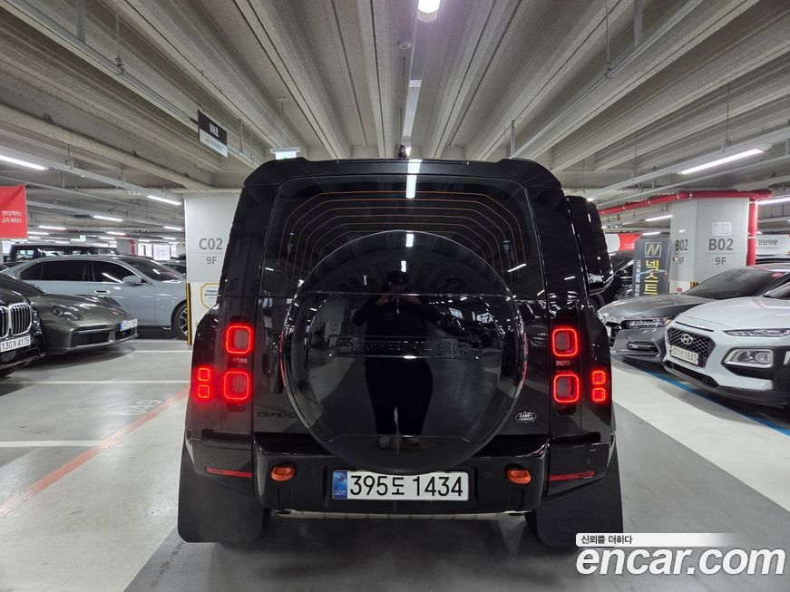 Land Rover Defender 2025